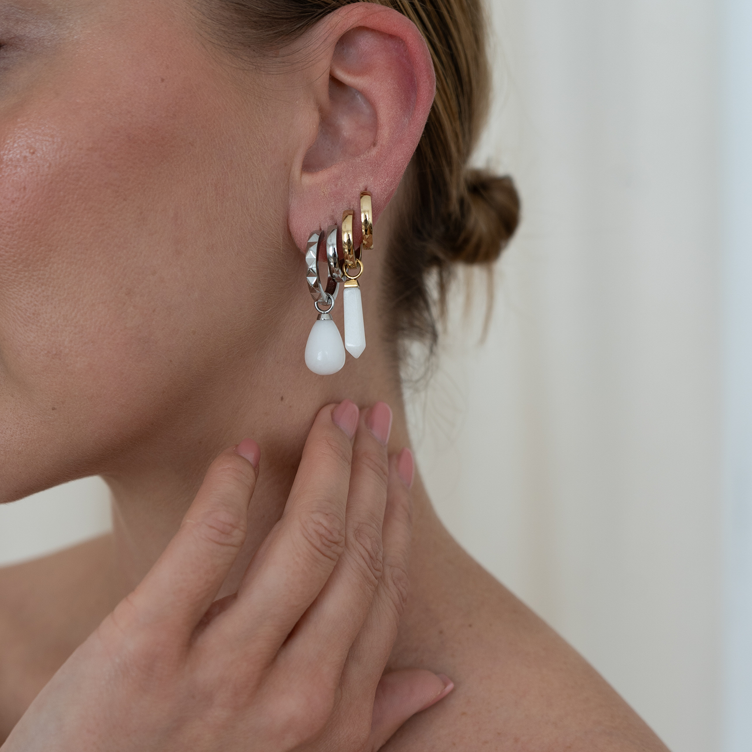 EAR ME UP Charm goutte argent-blanc