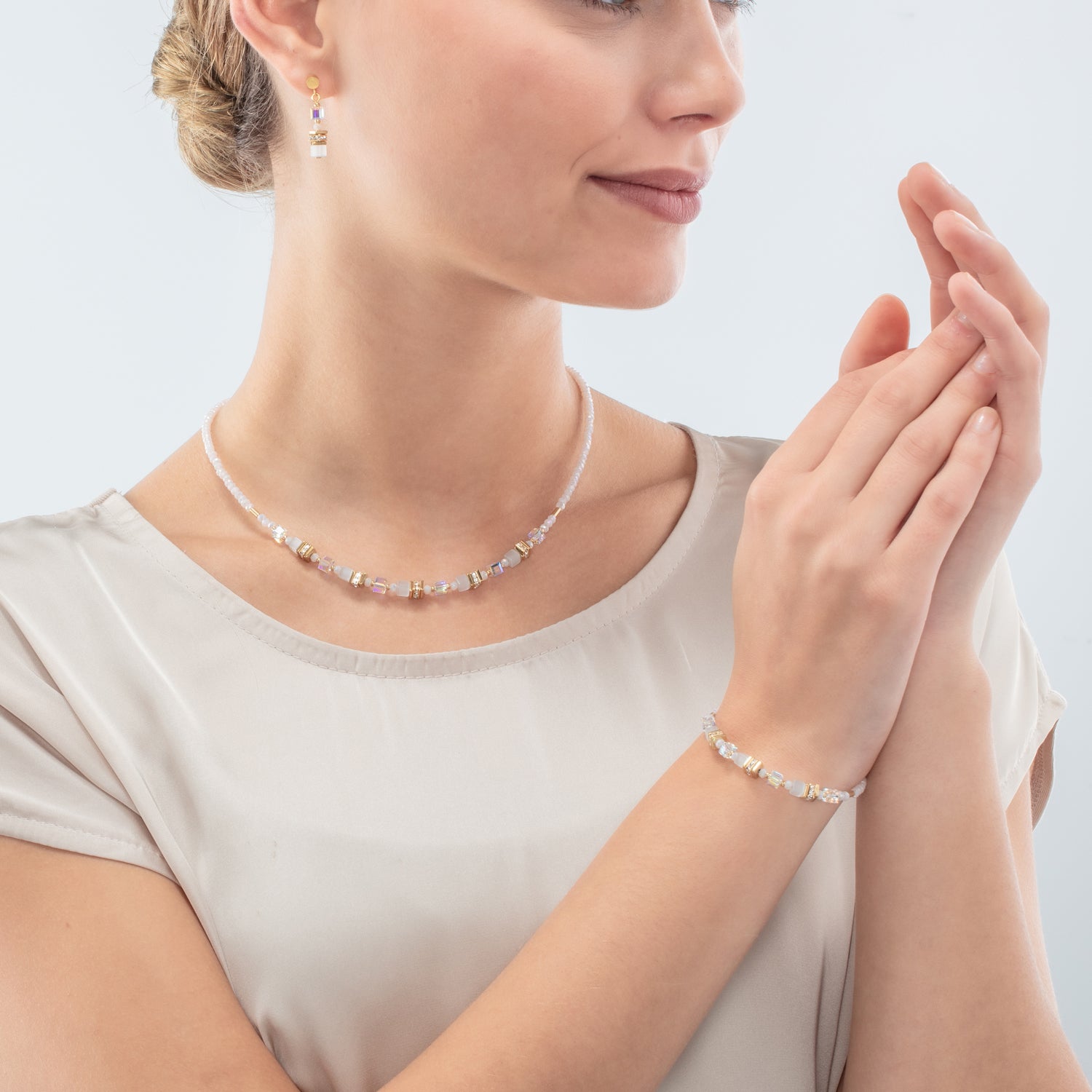 Collier Mini Cubes or blanc