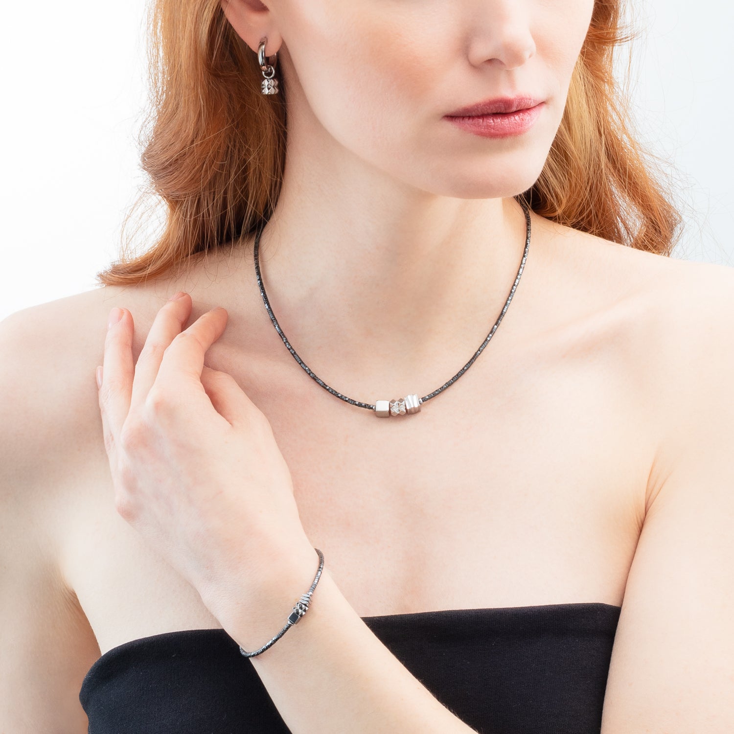 Boucles d'oreilles créoles Spikes Cube argent