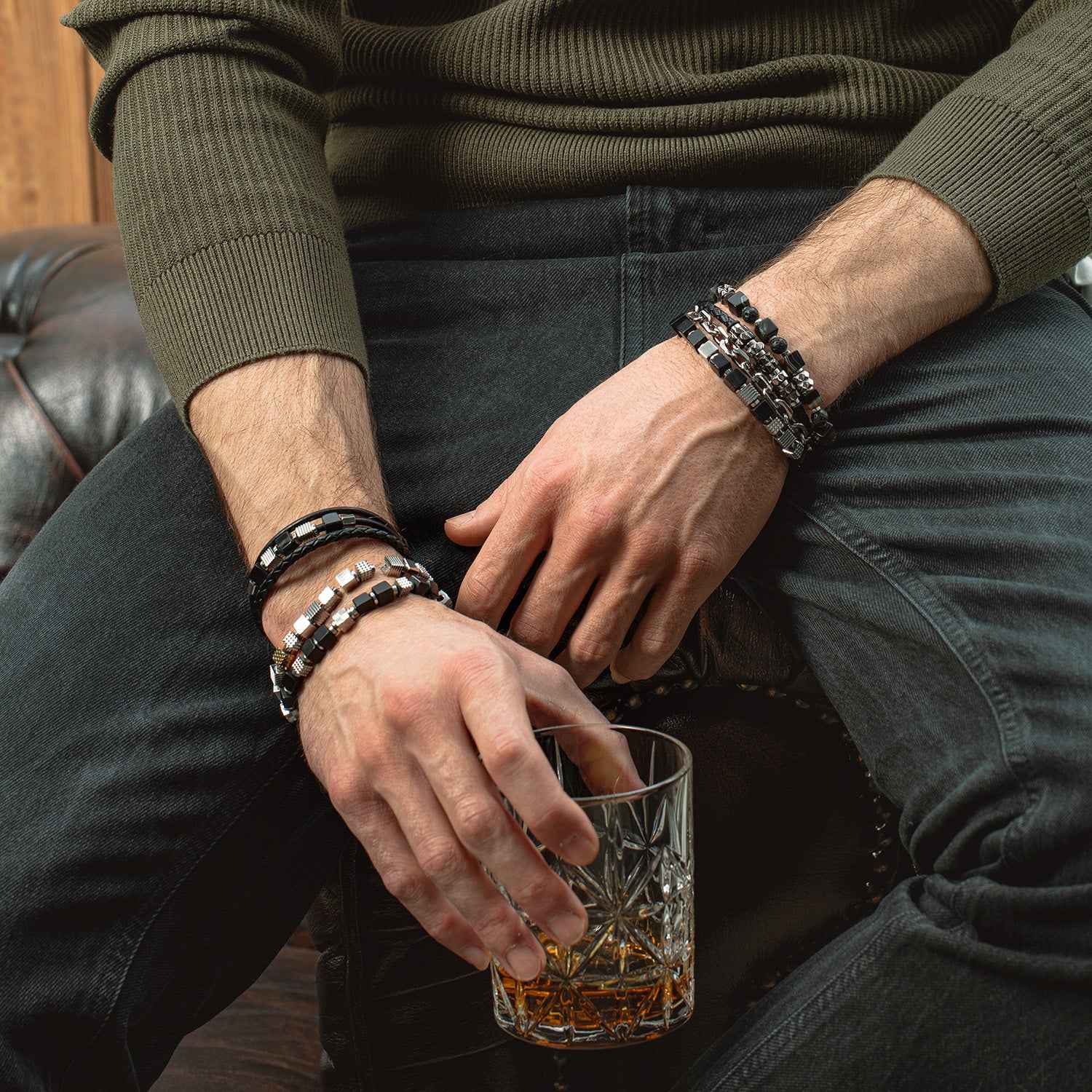Bracelet en cuir noir avec Spikes Cubes en acier inoxydable gun metal