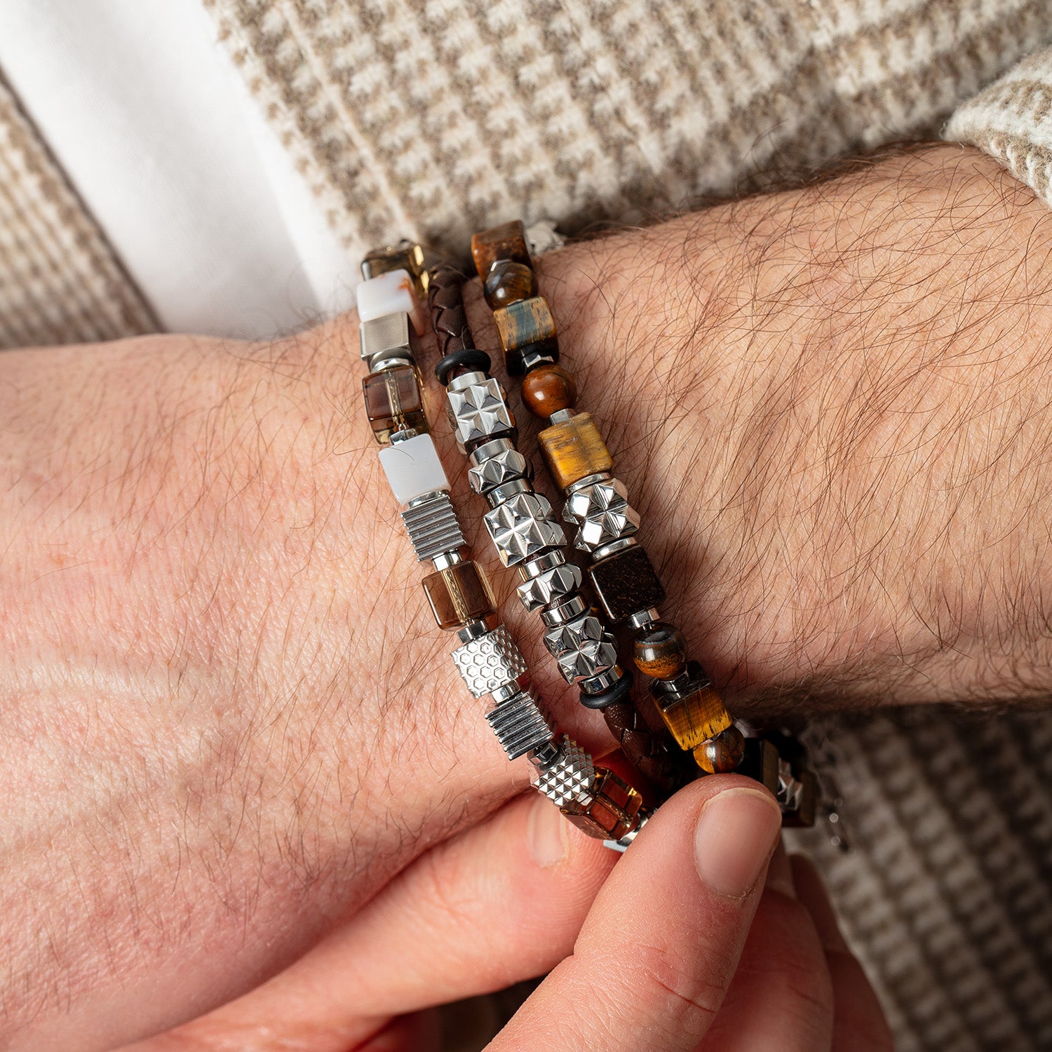 Bracelet cubes et perles œil-de-tigre avec Spikes Cubes en acier inoxydable