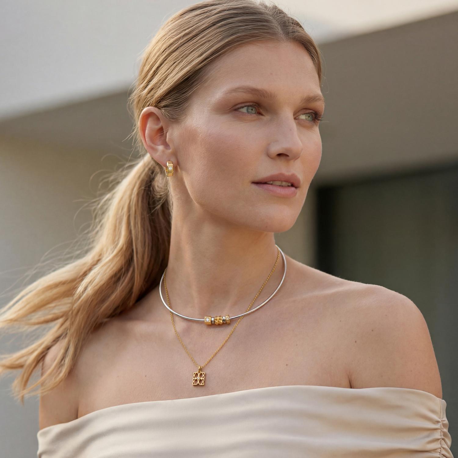 COEUR DE LION ELEMENTS Collection collier rigide argent – sur mannequin