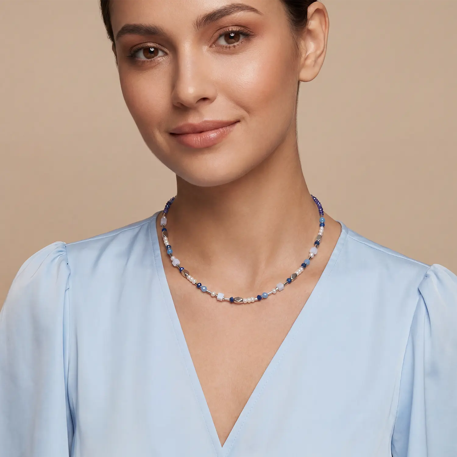 COEUR DE LION Collier Mosaic Sky argent – sur mannequin