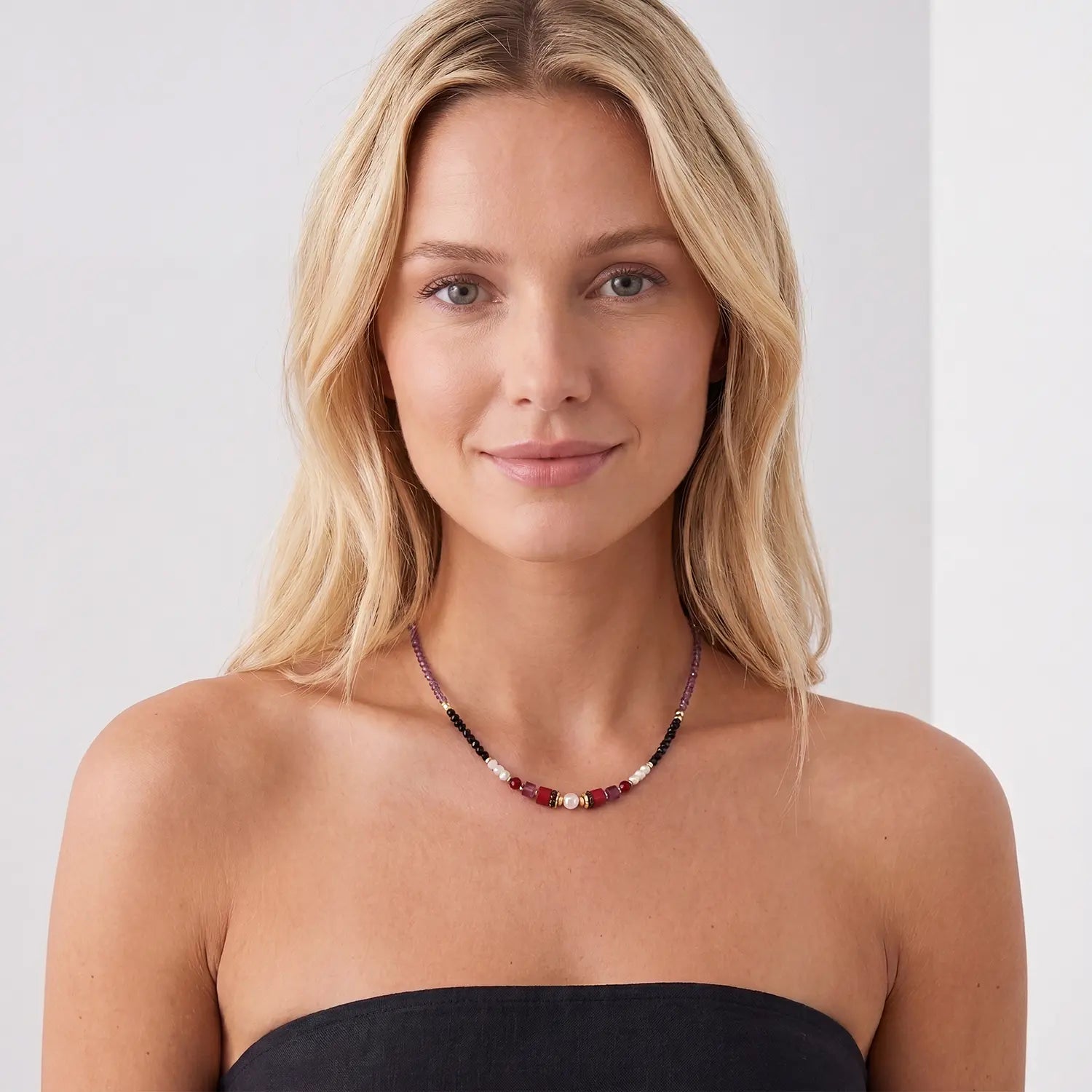 COEUR DE LION Collier Atelier Ember doré – sur mannequin