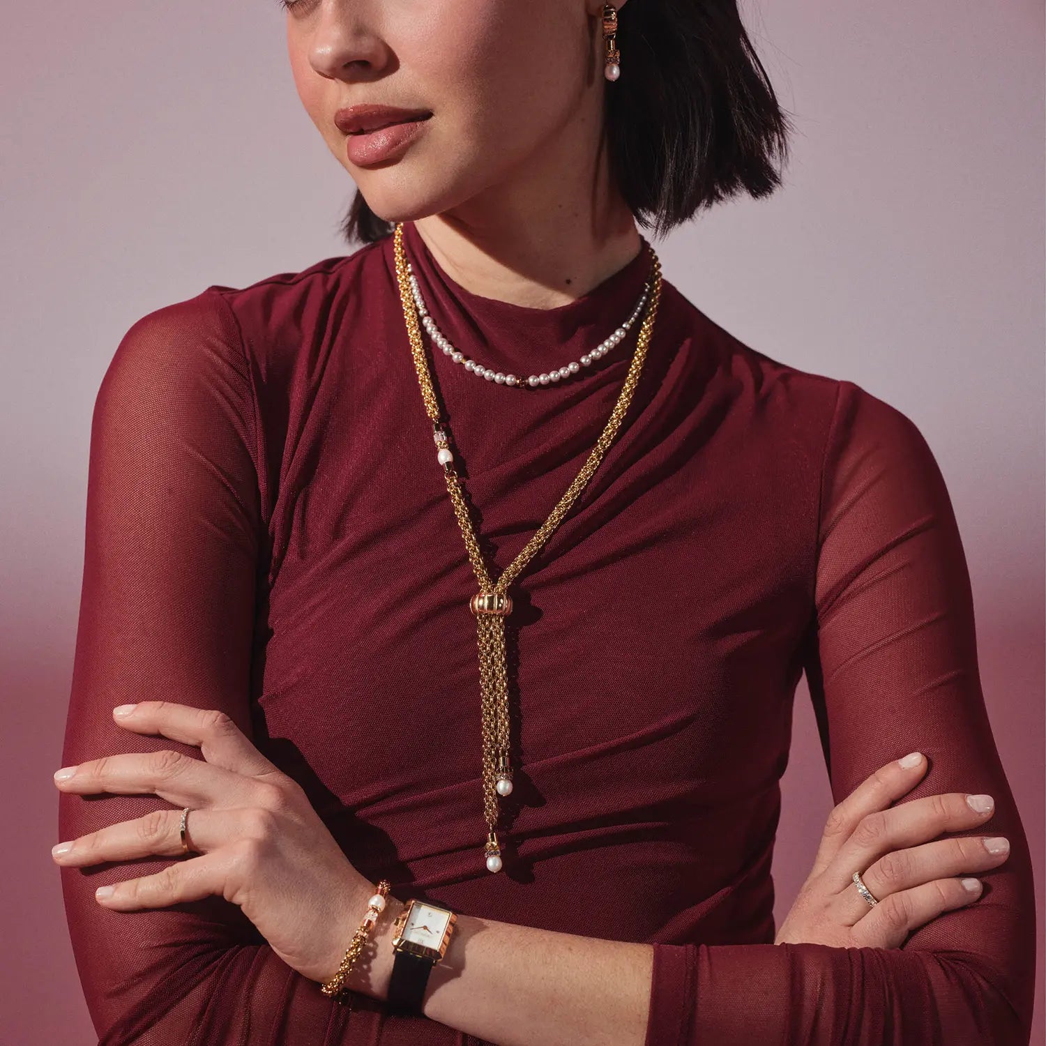 COEUR DE LION Créoles Structure avec pendentif perles dorées – sur mannequin