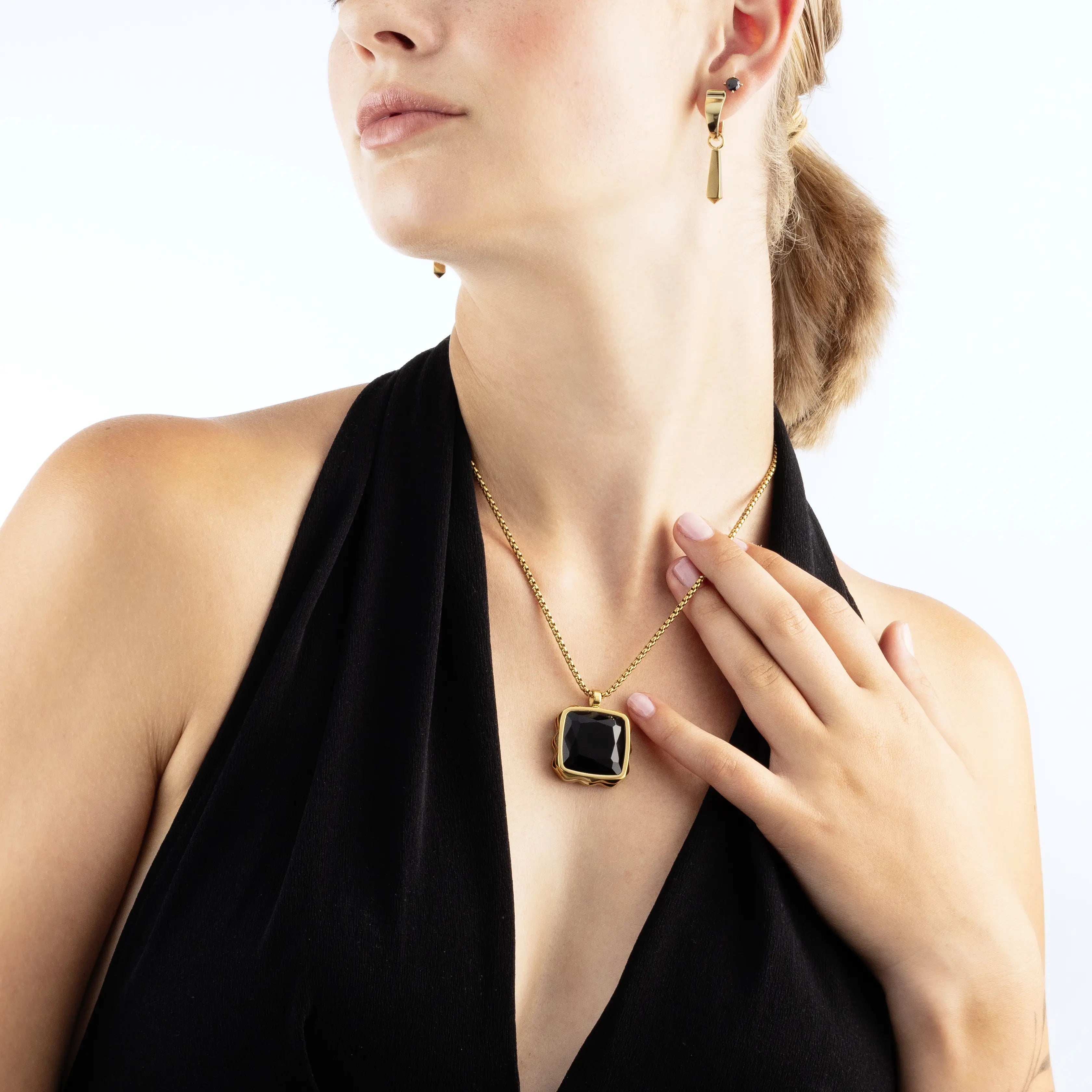 Collier Amulette Spikes Square Onyx or-noir