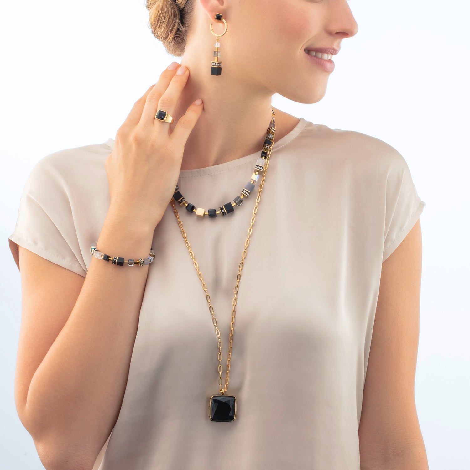 Boucles d'oreilles Spikes Square Onyx or-noir