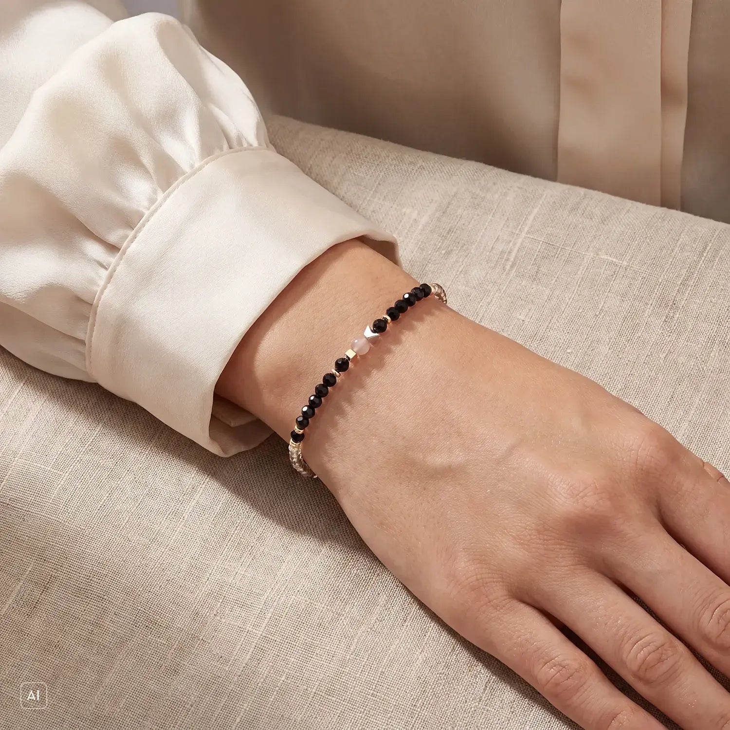 COEUR DE LION Bracelet Amulet Modern Future doré-noir – sur mannequin