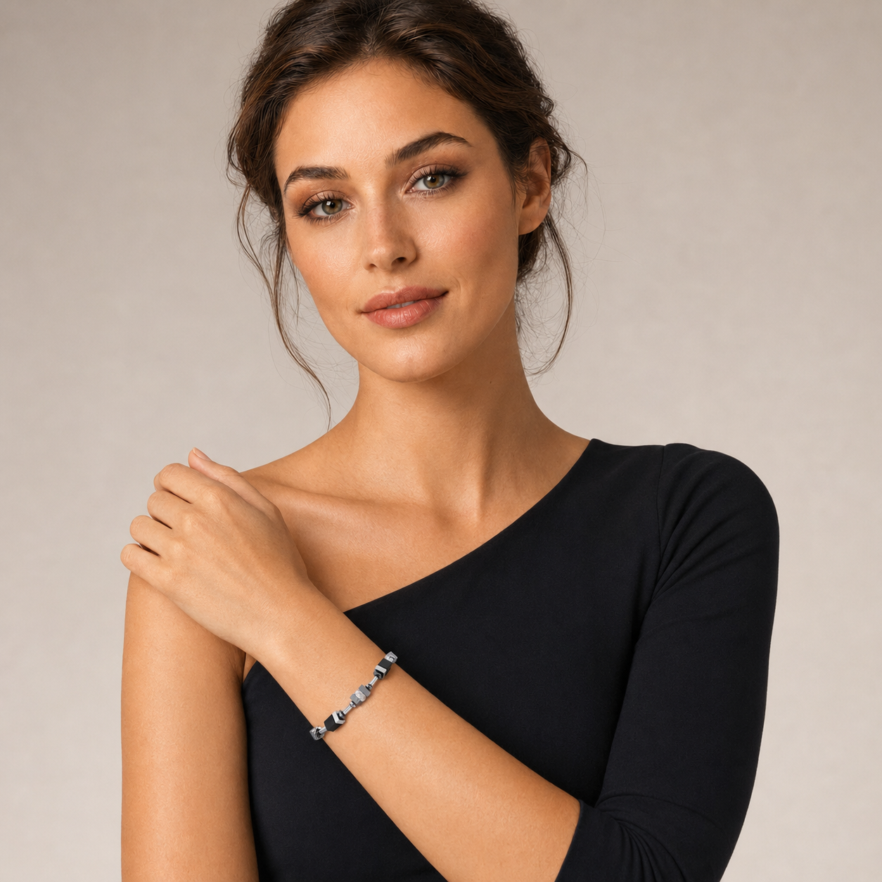 COEUR DE LION Bracelet Cube Eclipse Onyx – sur mannequin