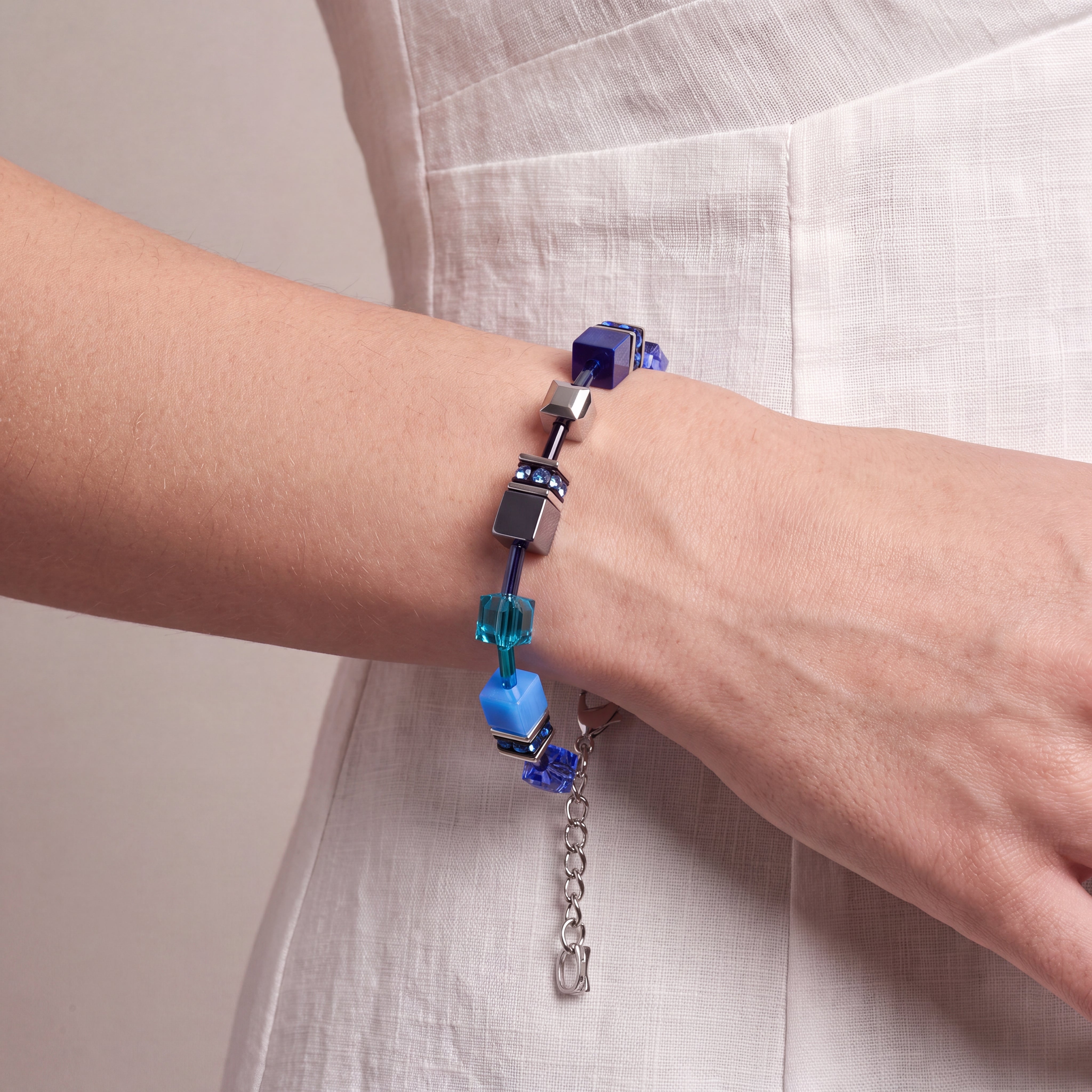 COEUR DE LION Bracelet GeoCUBE® Iconic Azure Spirit argent – sur mannequin
