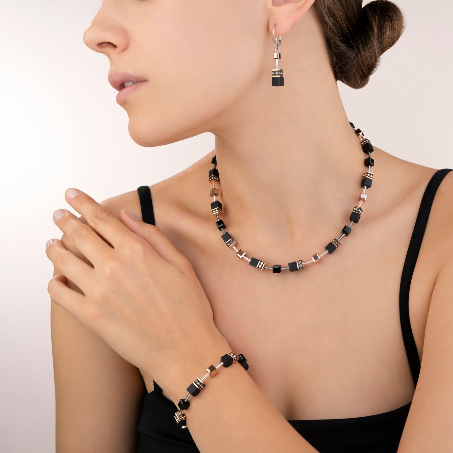 Boucles d'oreille GeoCUBE® onyx noir-or rose