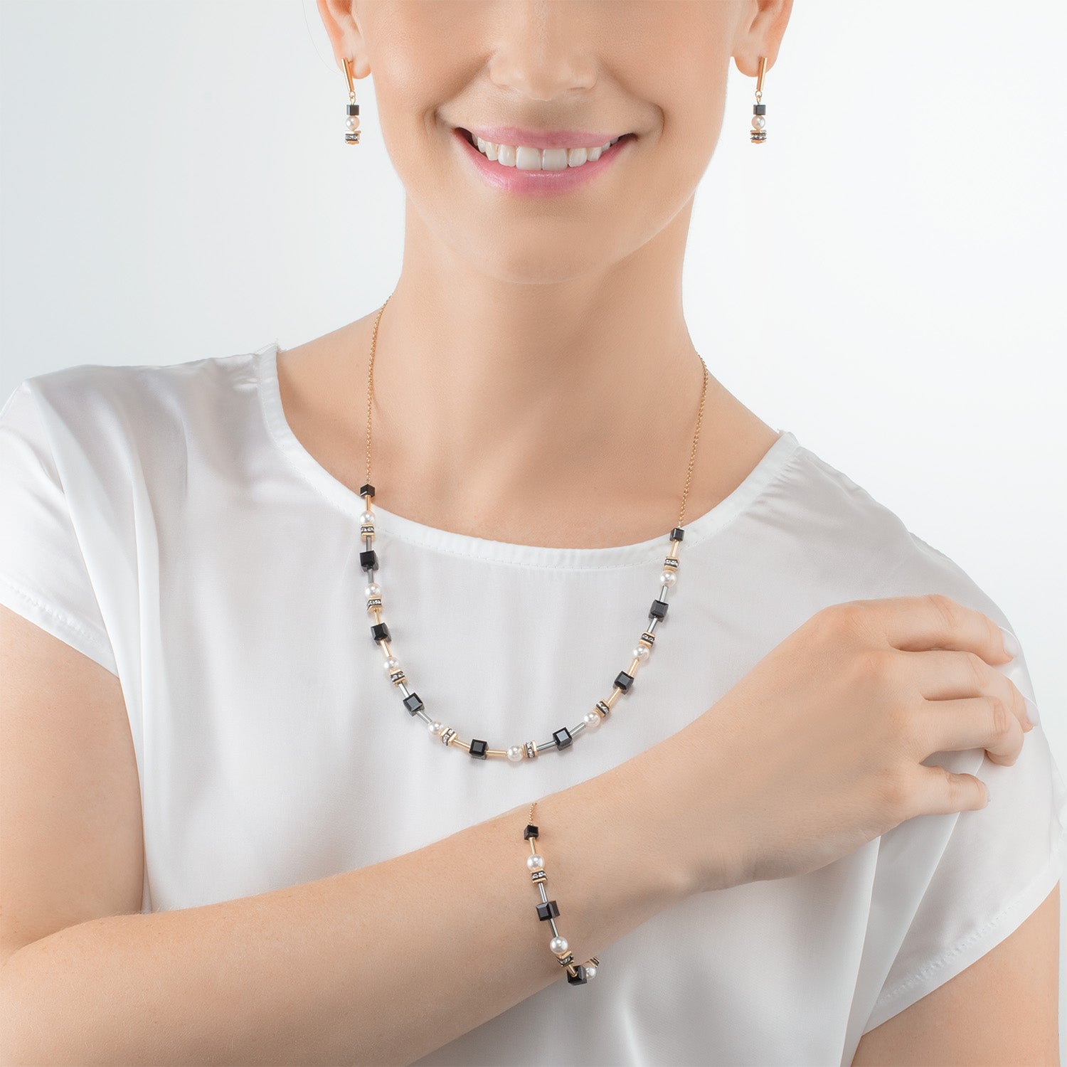 Collier Mysterious Cubes & Pearls or-noir
