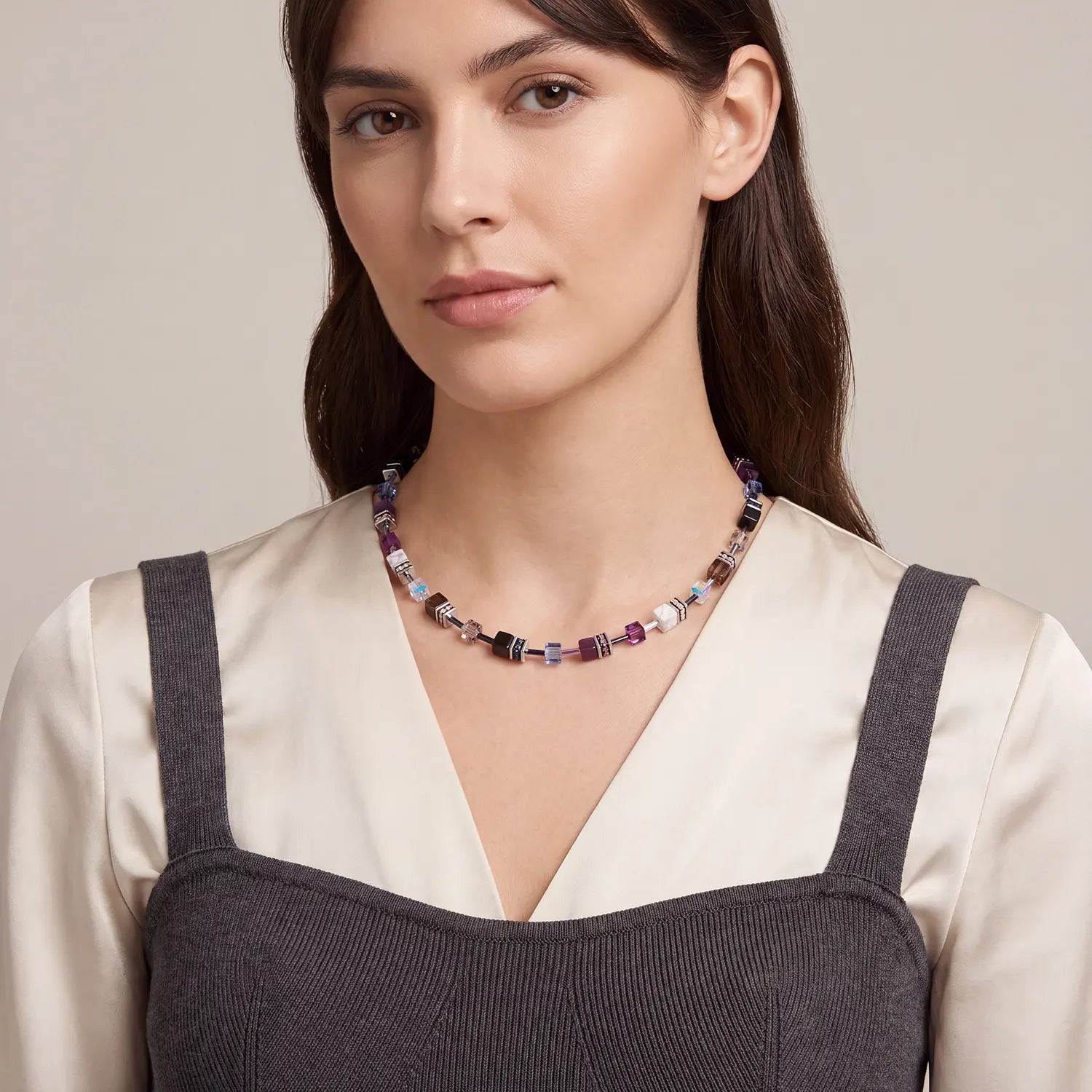 COEUR DE LION Collier GeoCUBE® Iconic Precious Twilight – sur mannequin
