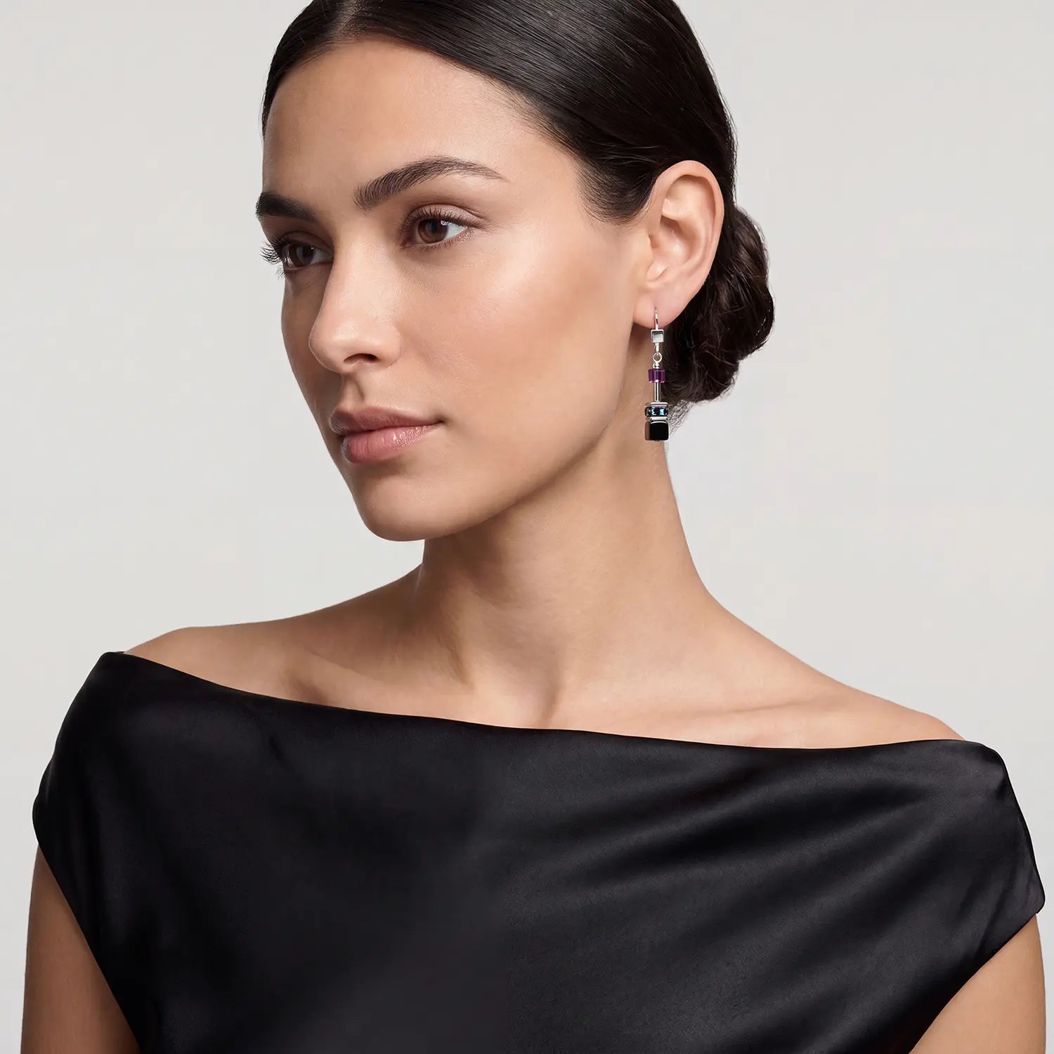 COEUR DE LION Boucles d'oreilles GeoCUBE® Iconic Precious Twilight – sur mannequin
