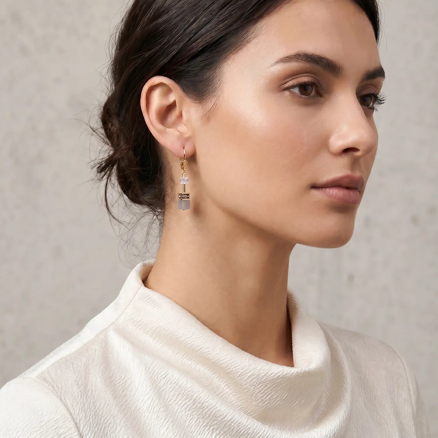 COEUR DE LION Boucles d'oreilles GeoCUBE® Iconic Precious Rustic Luxe – sur mannequin
