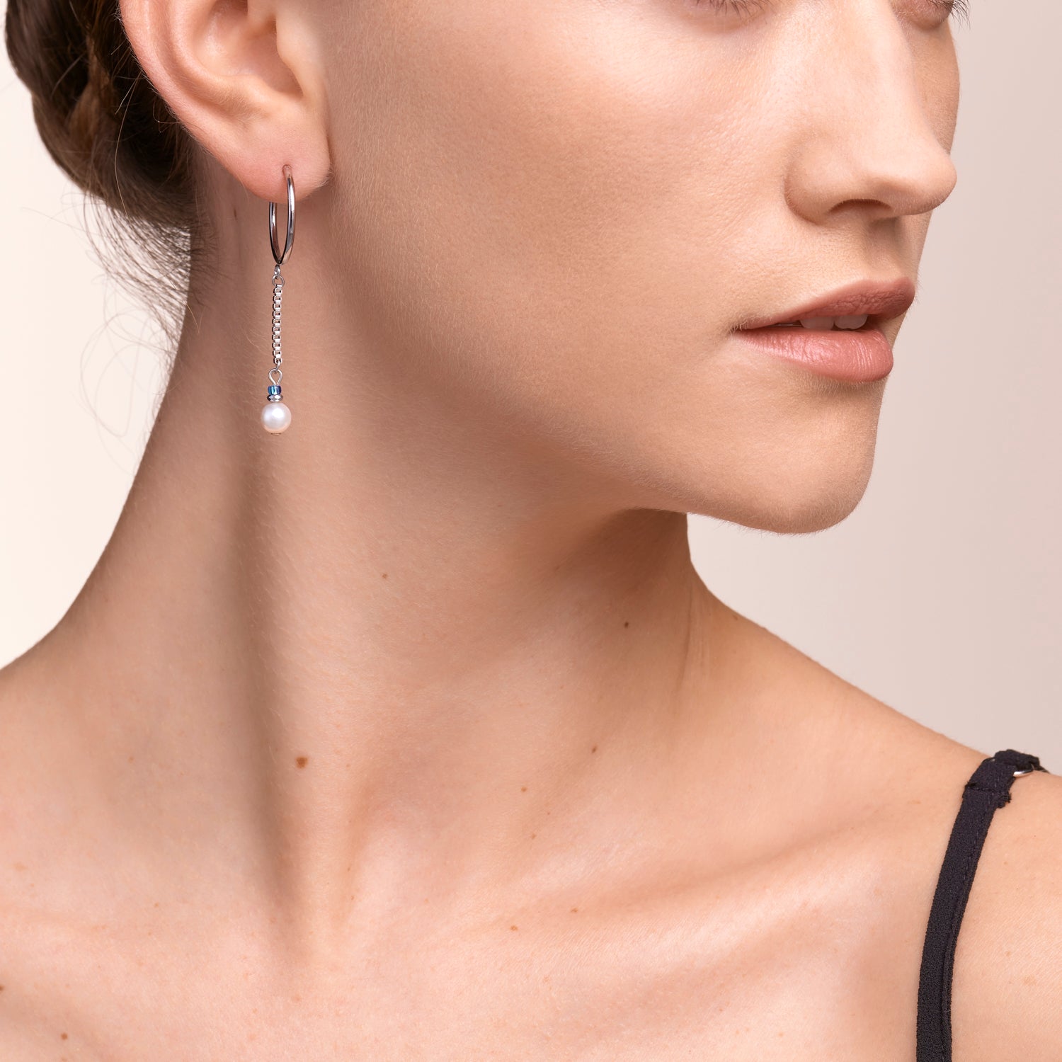 Boucles d'oreille Creole Ypsilon Chain Crystal Pearls, Crystals & acier argent-bleu clair
