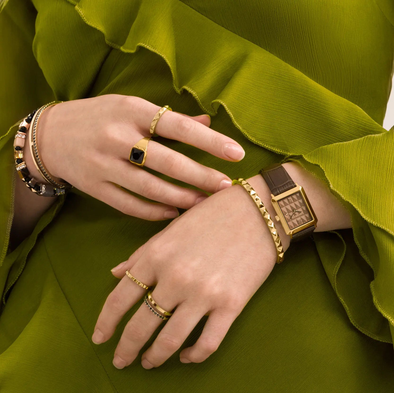 Montre Iconic Spikes bracelet cuir Mocha Mousse Or