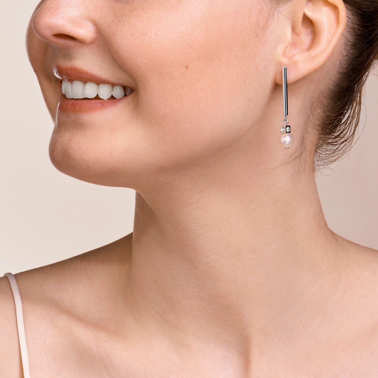 Boucles d'oreilles Asymétrie perles d'eau douce & acier inoxydable blanc-argenté